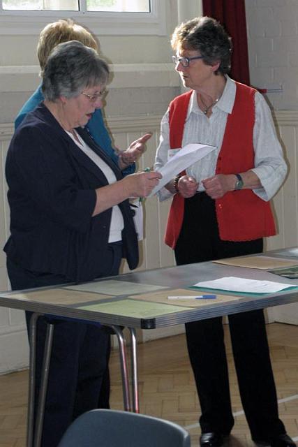 3. Discussions Linda, Pauline - Merrill.JPG